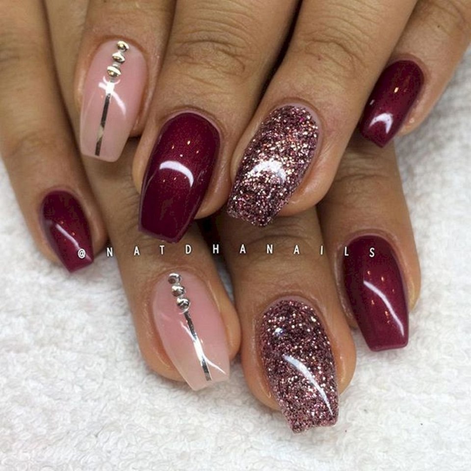 Ногти гелевые красные.бордовые