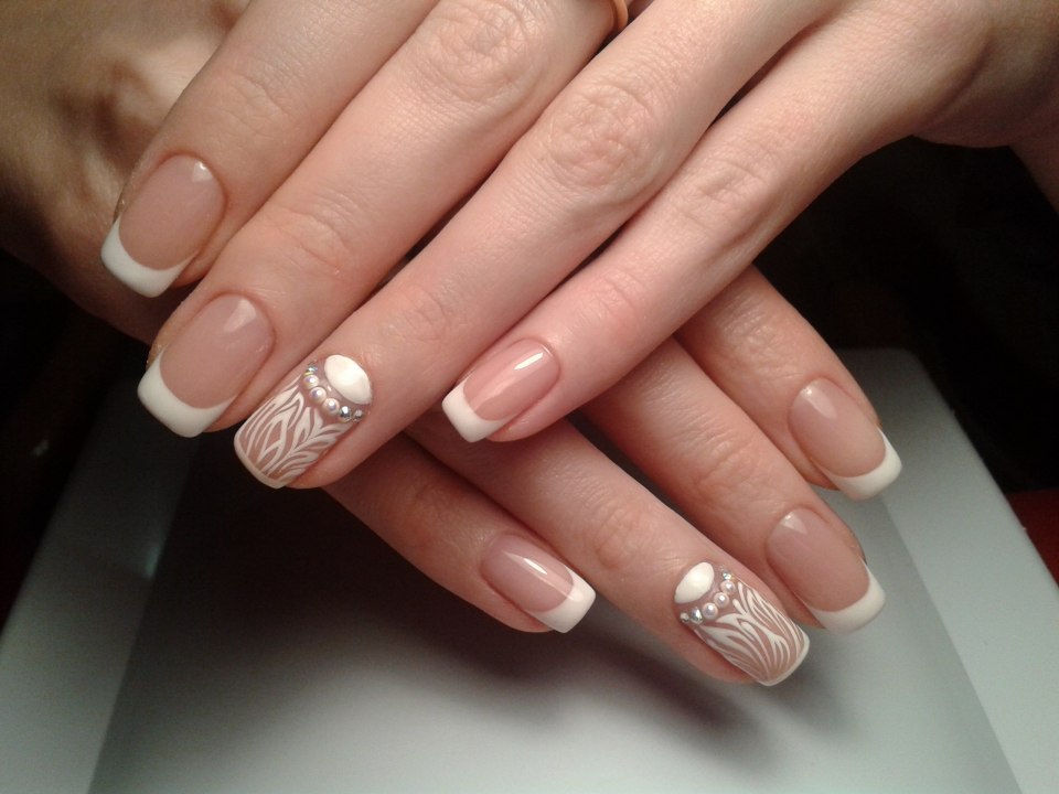 Красивый белый френч