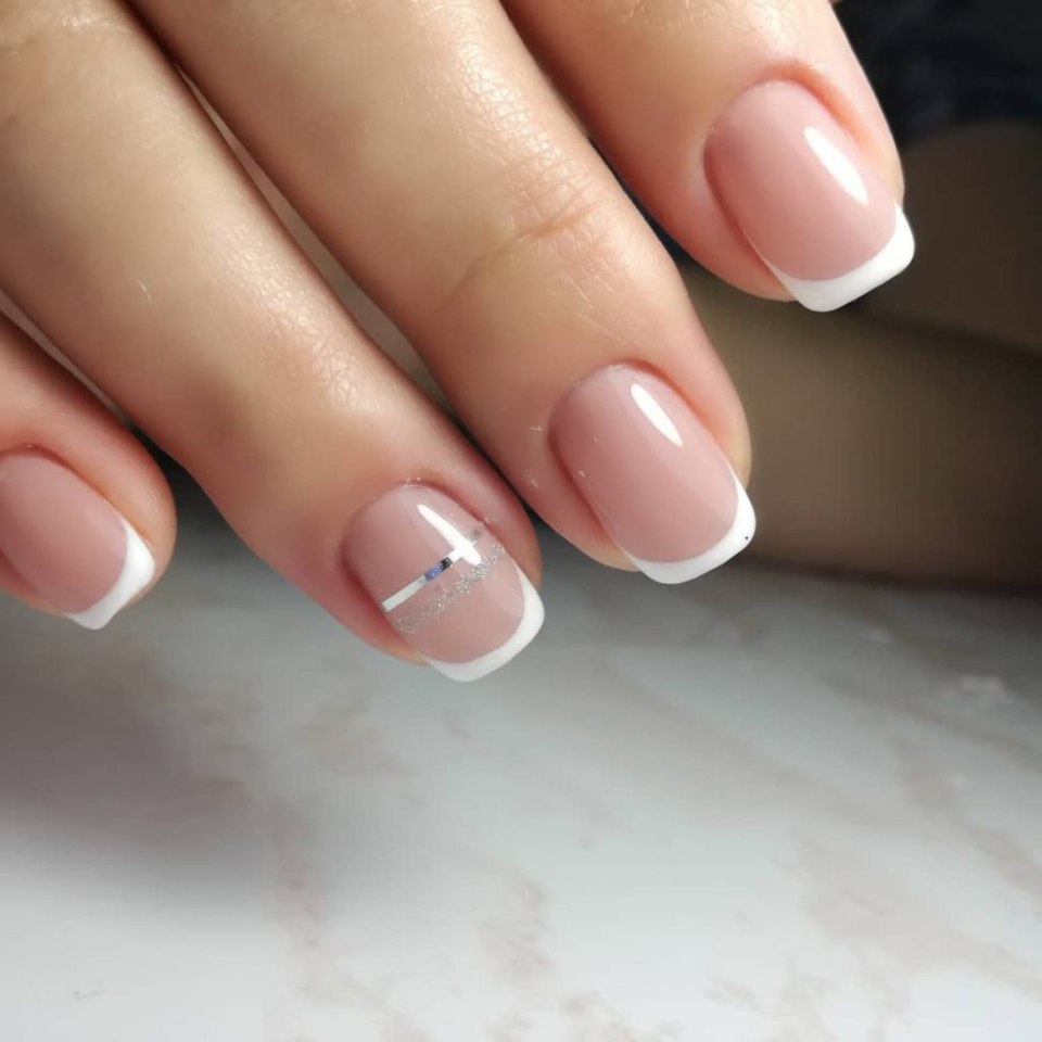 Красивый френч на квадратных ногтях