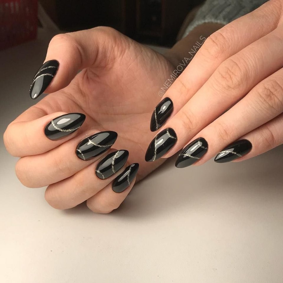 Маникюр под черное платье