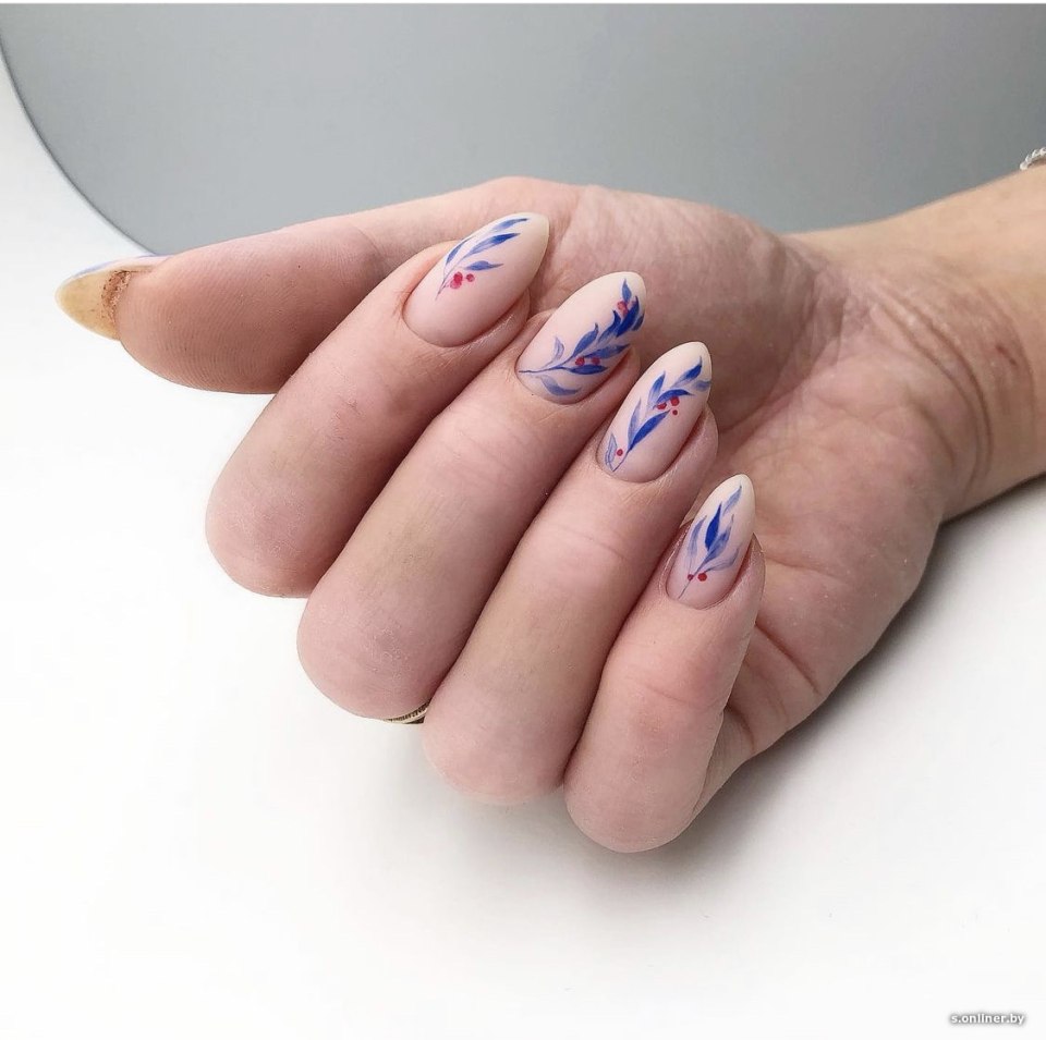 Чорни руки маникюр и шеллак