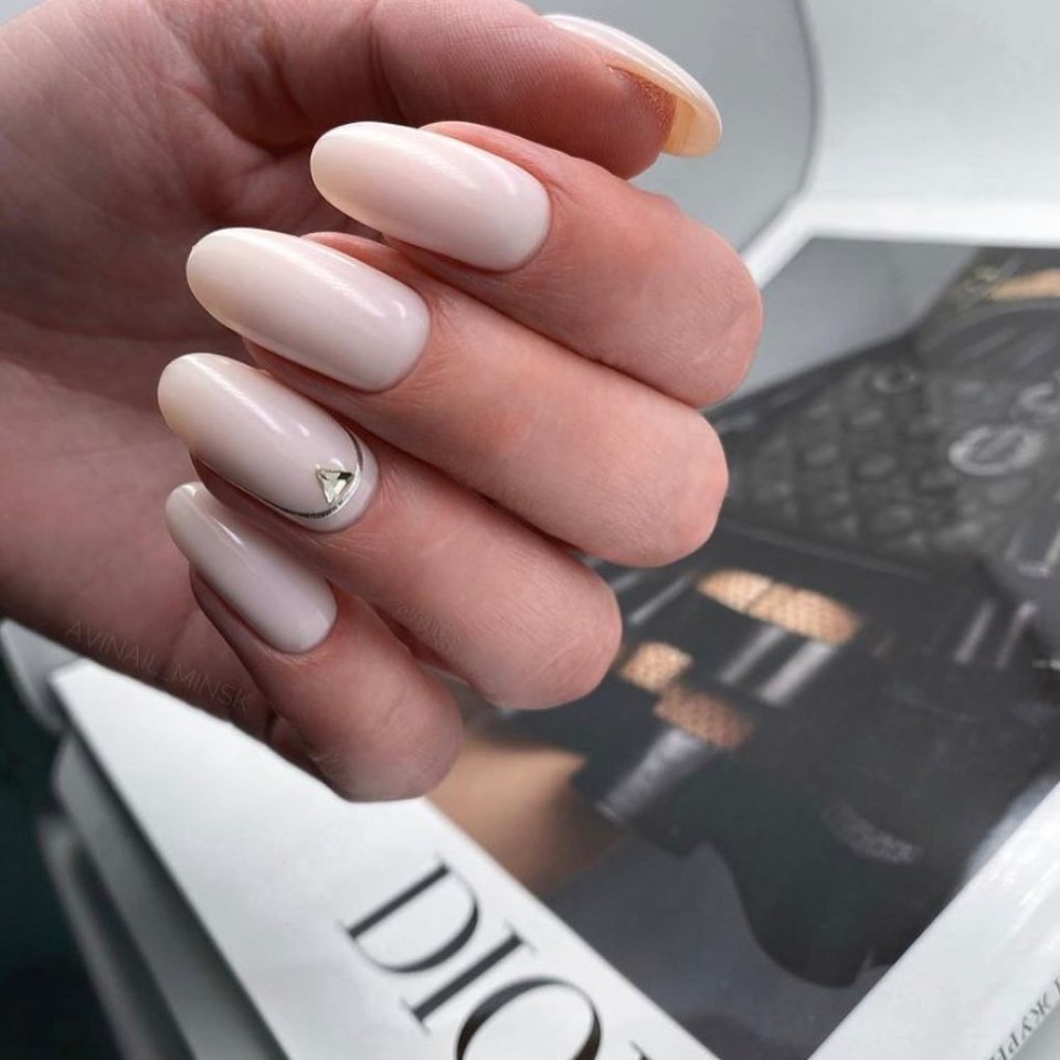 Изящный маникюр 2021