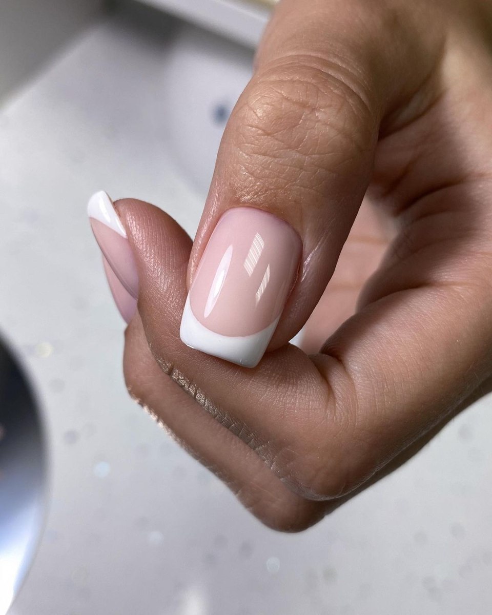 Маникюр френч красный с черным