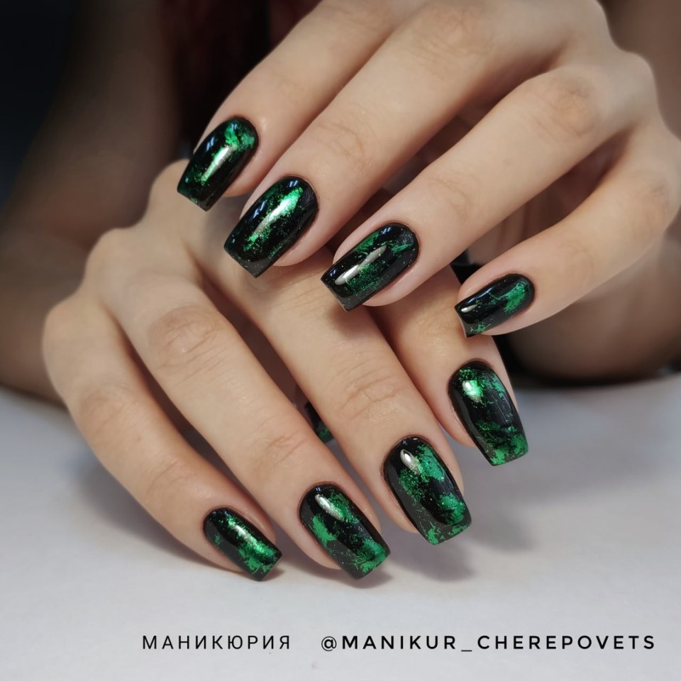 Шеллак 2021 зеленый маникюр