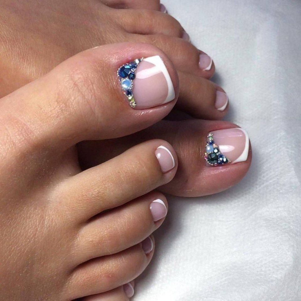 Педикюр френч