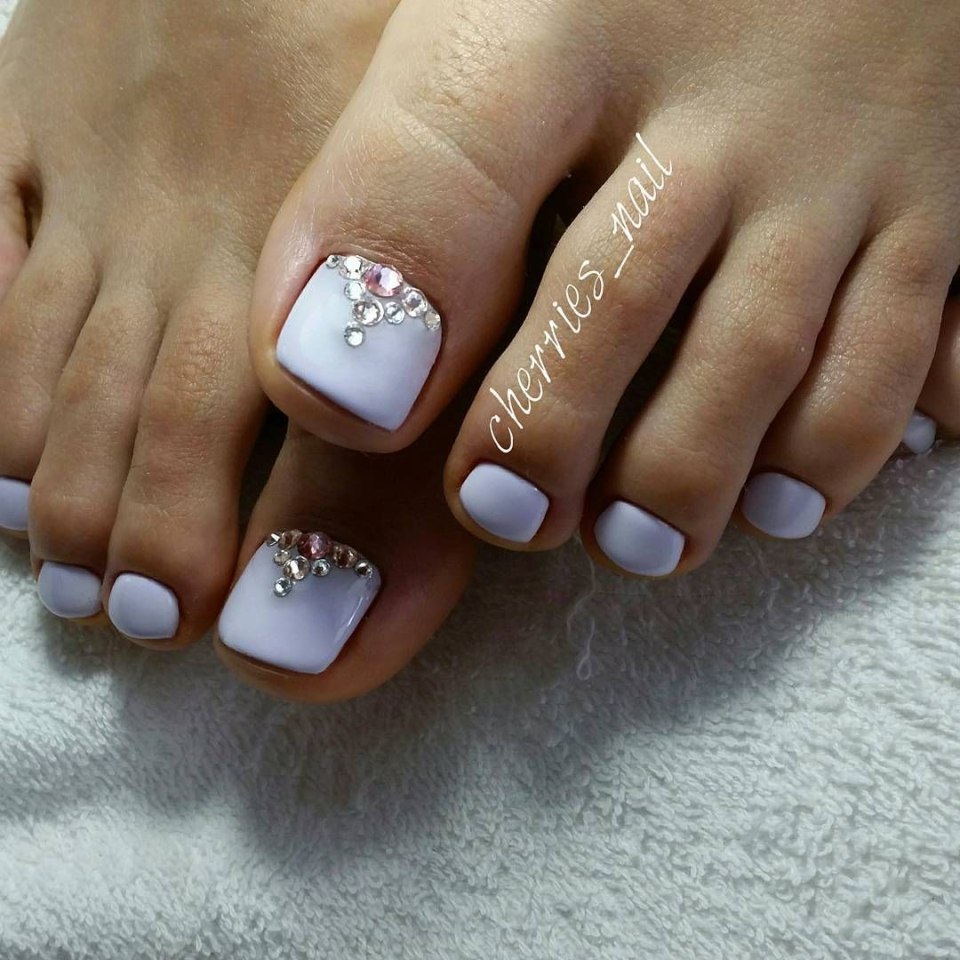 Педикюр френч на корок