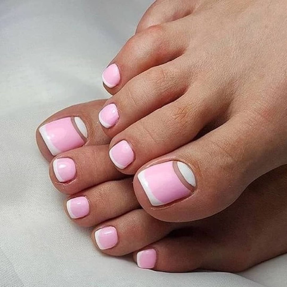 Педикюр френч