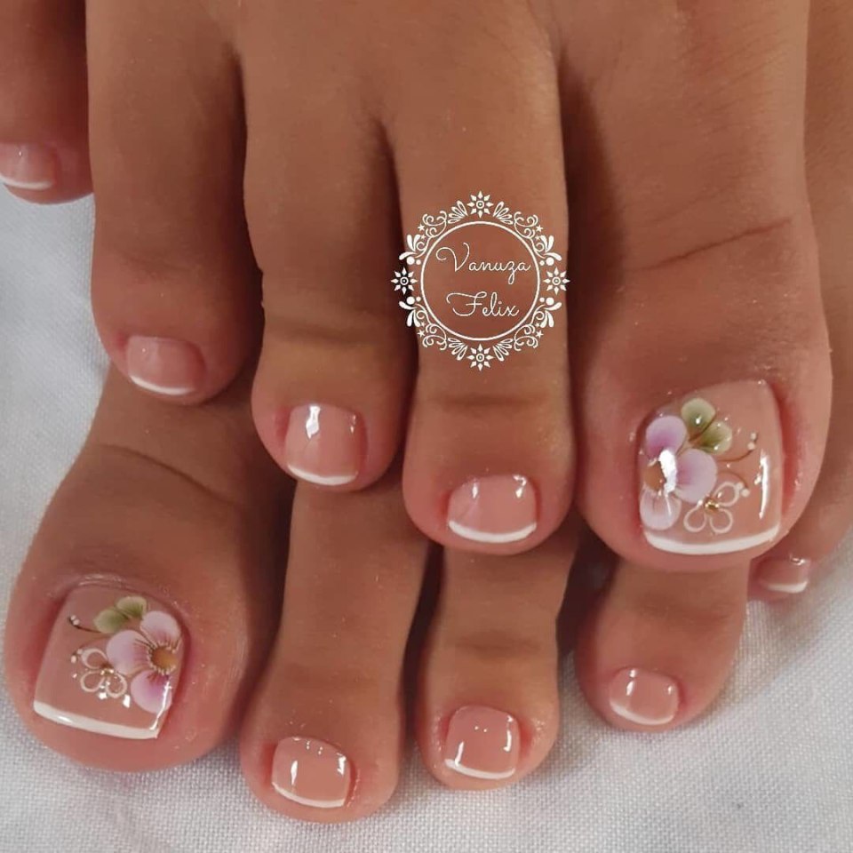 Педикюр френч с рисунком