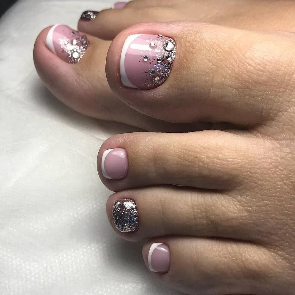 Педикюр френч прозрачный