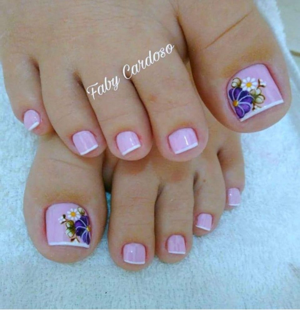 Педикюр френч