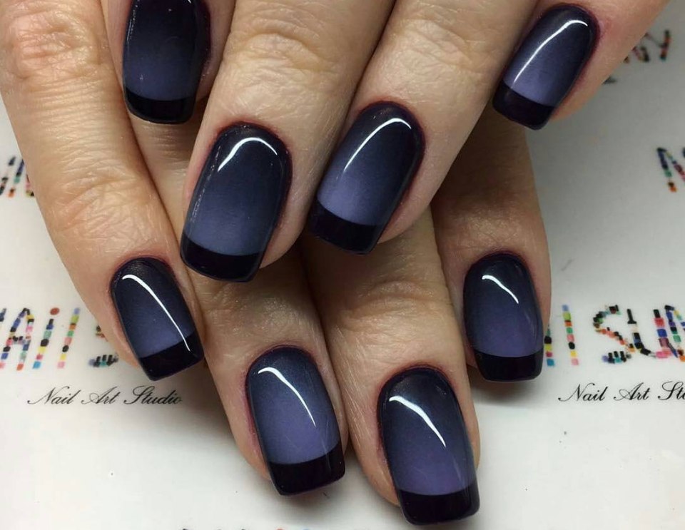 Темное омбре на ногтях