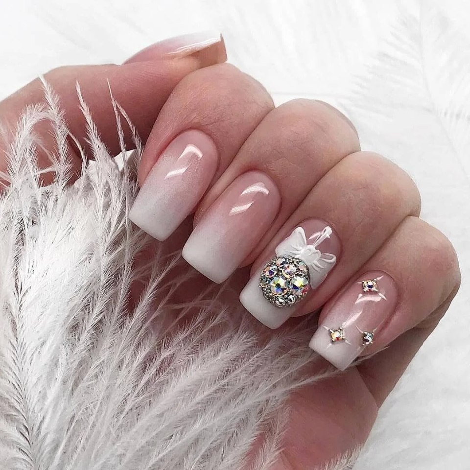 Ногти зимние нежные