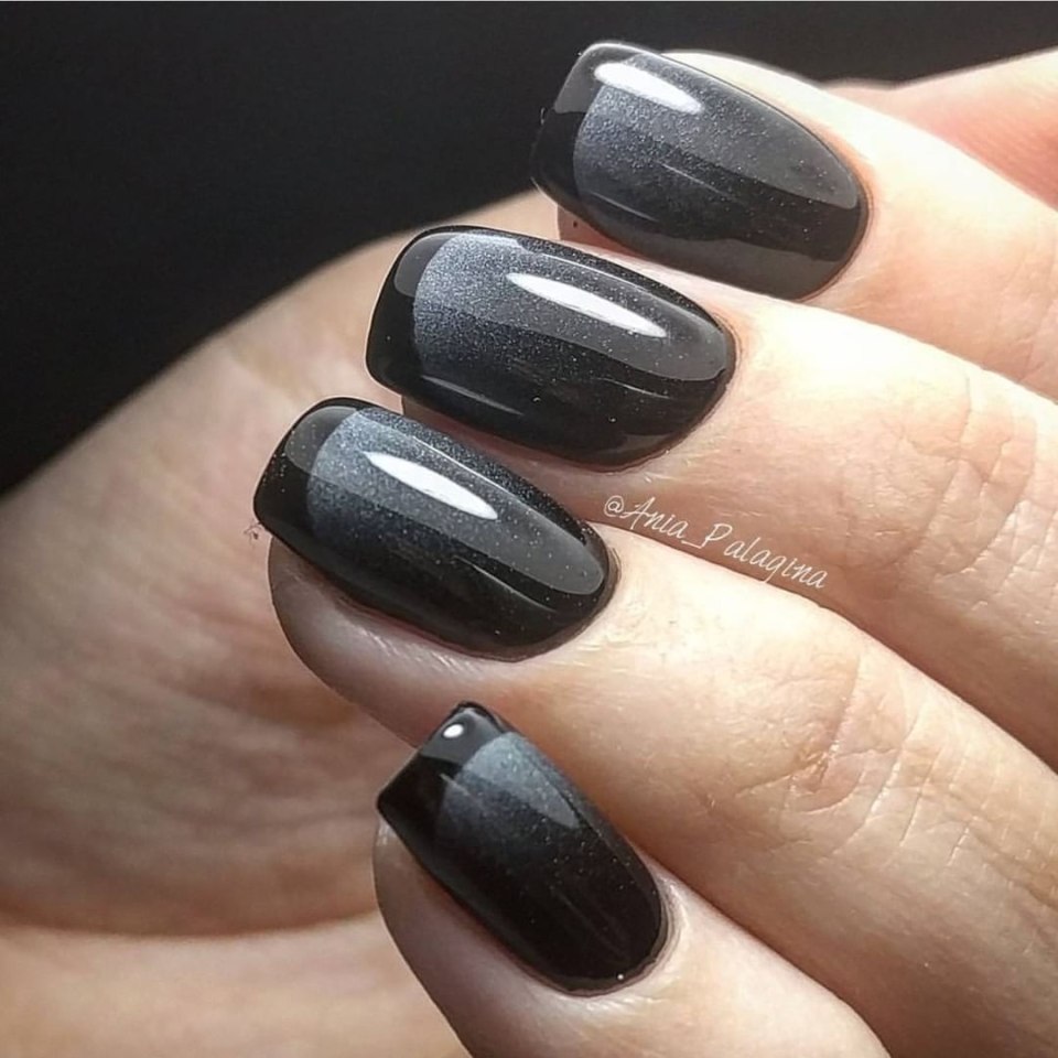 Темно-синий маникюр мрамор