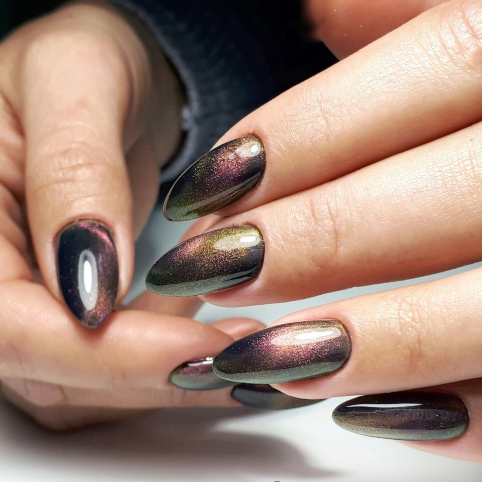 Manikur кошачий глаз