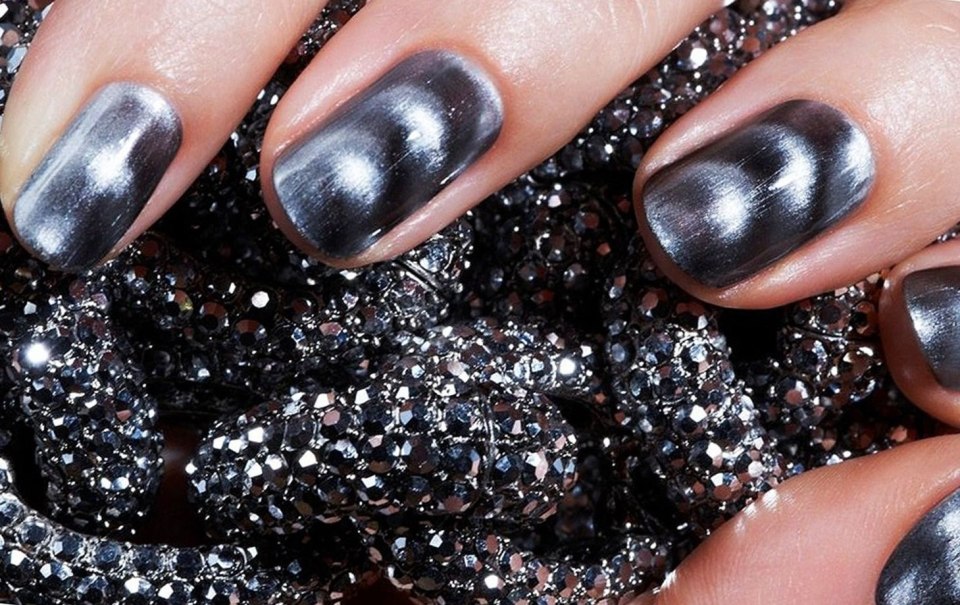 Кошачий глаз маникюр черный с серым