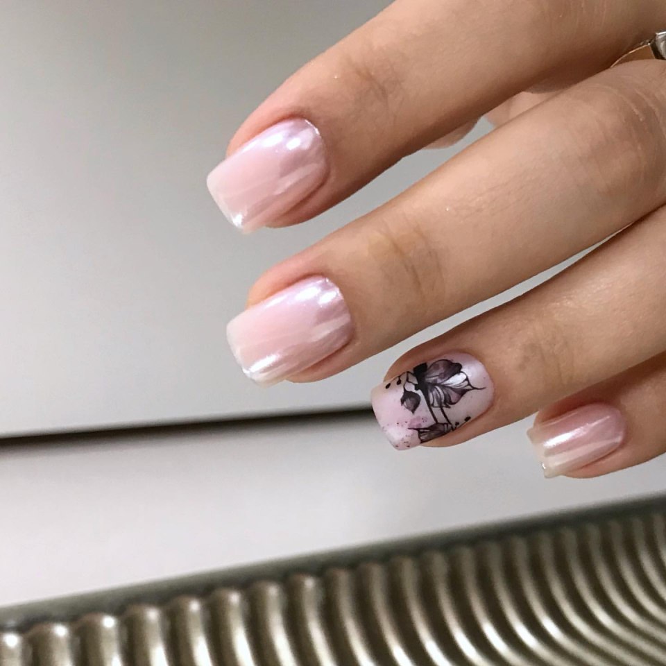 Французский маникюр с втиркой