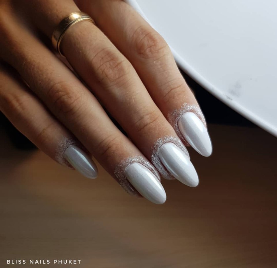 Белый маникюр 2020 с втиркой