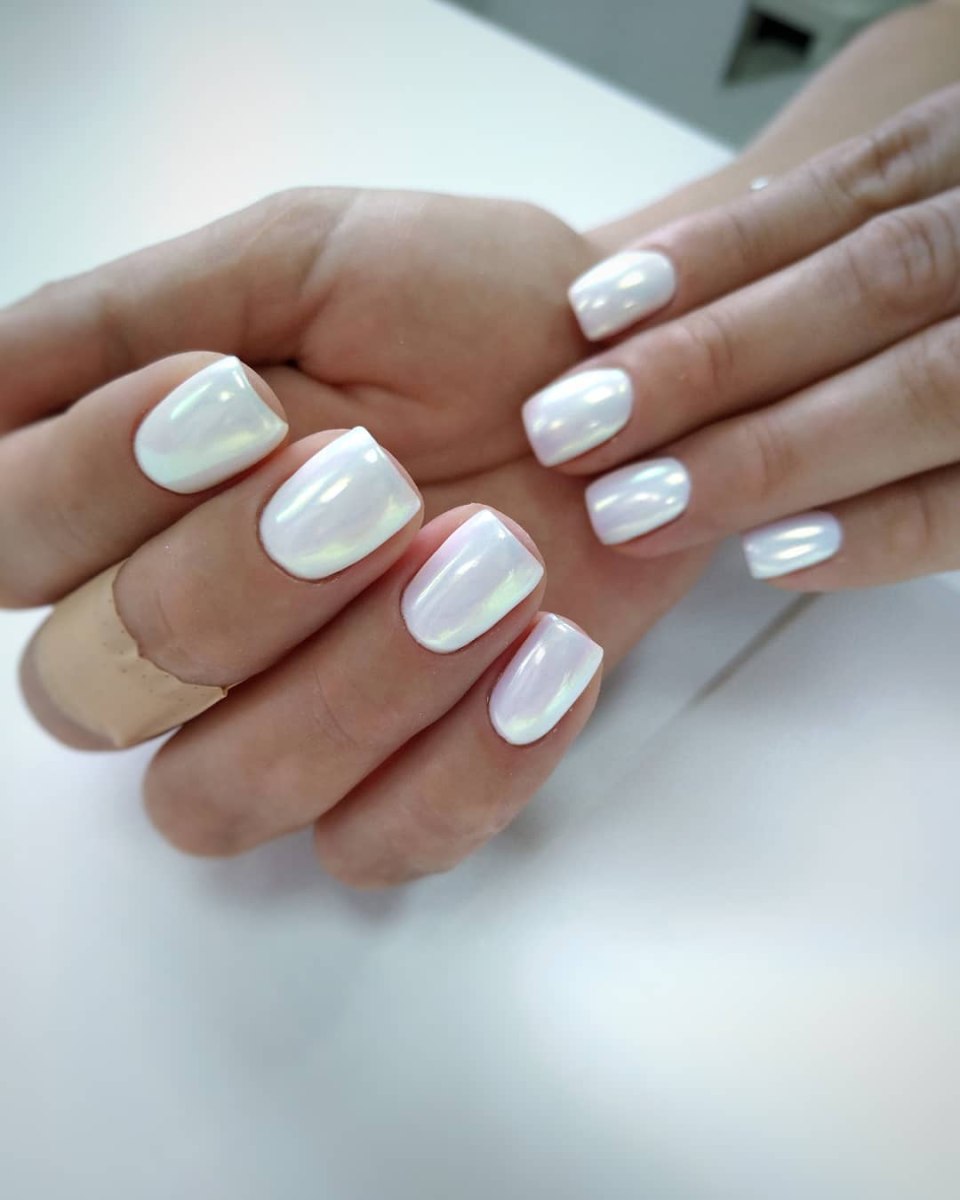 Квадратный маникюр белый с втиркой