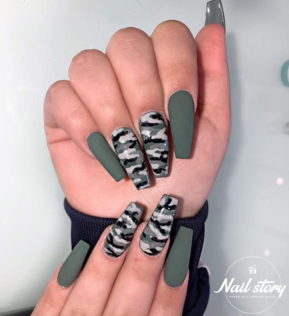Матовый камуфляж маникюр