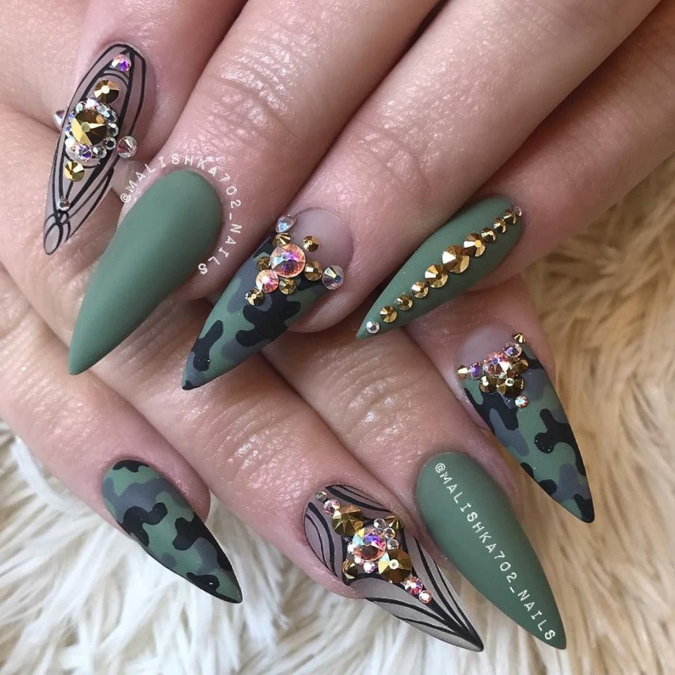 Маникюр хаки