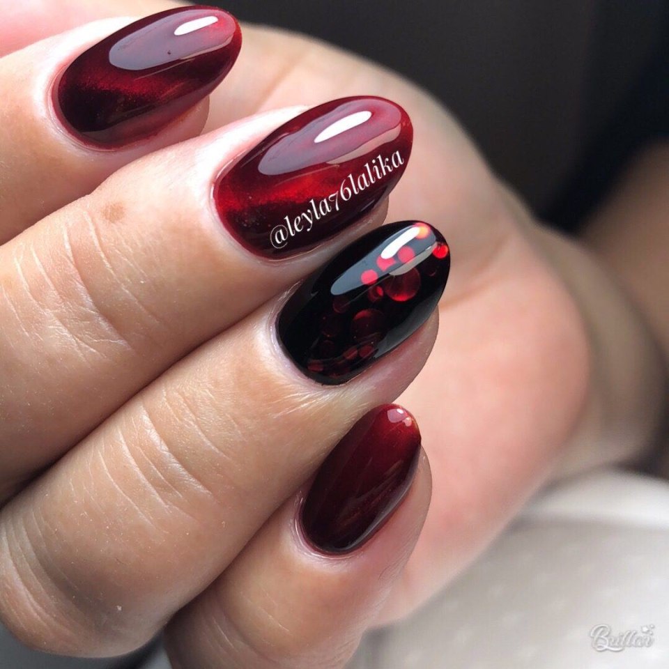 Маникюр кошачий глаз красный бордовый
