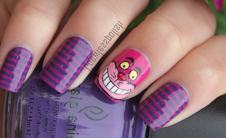 Фиолетовые ногти с полосками