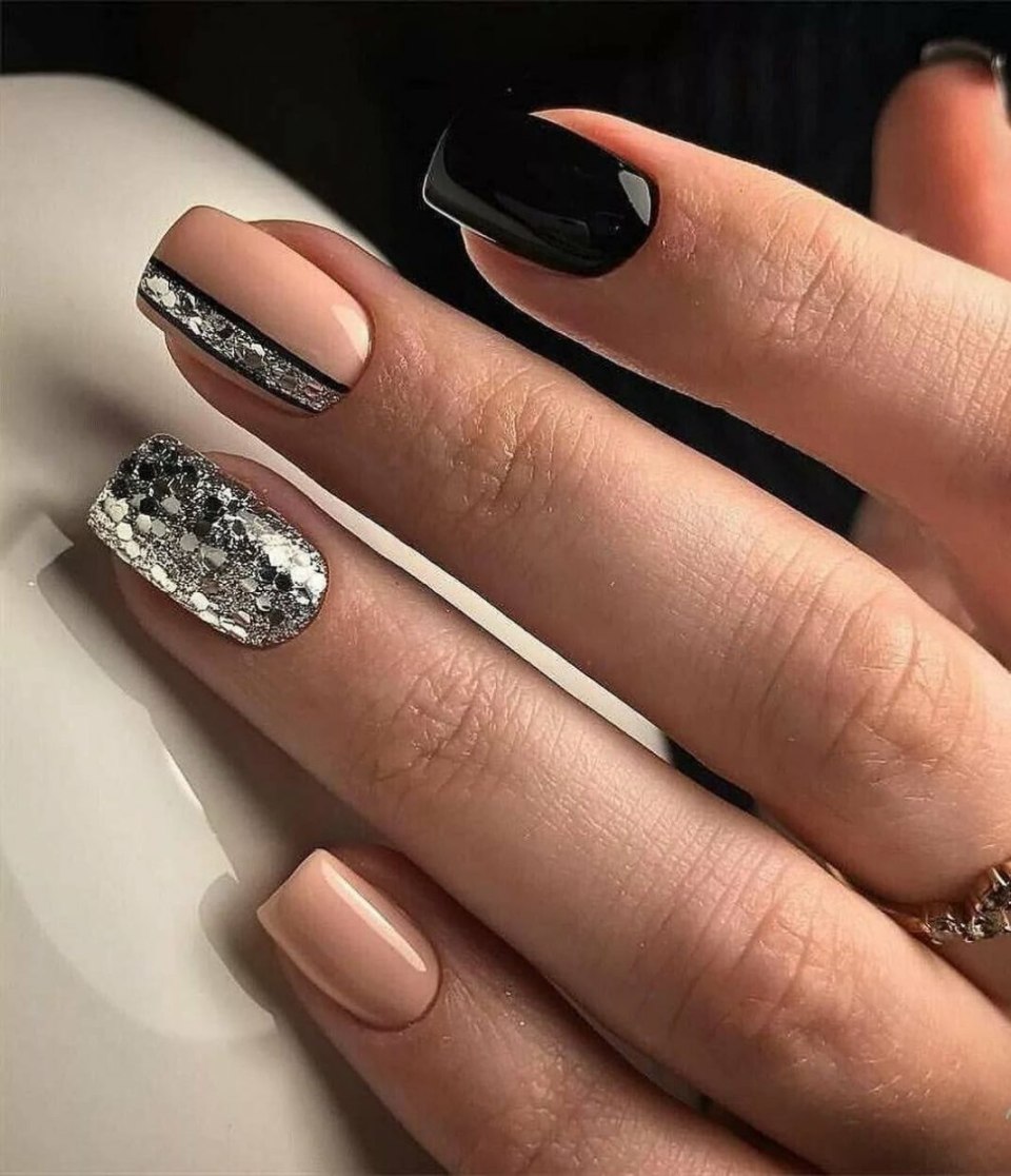 Мерлин Найлз маникюр