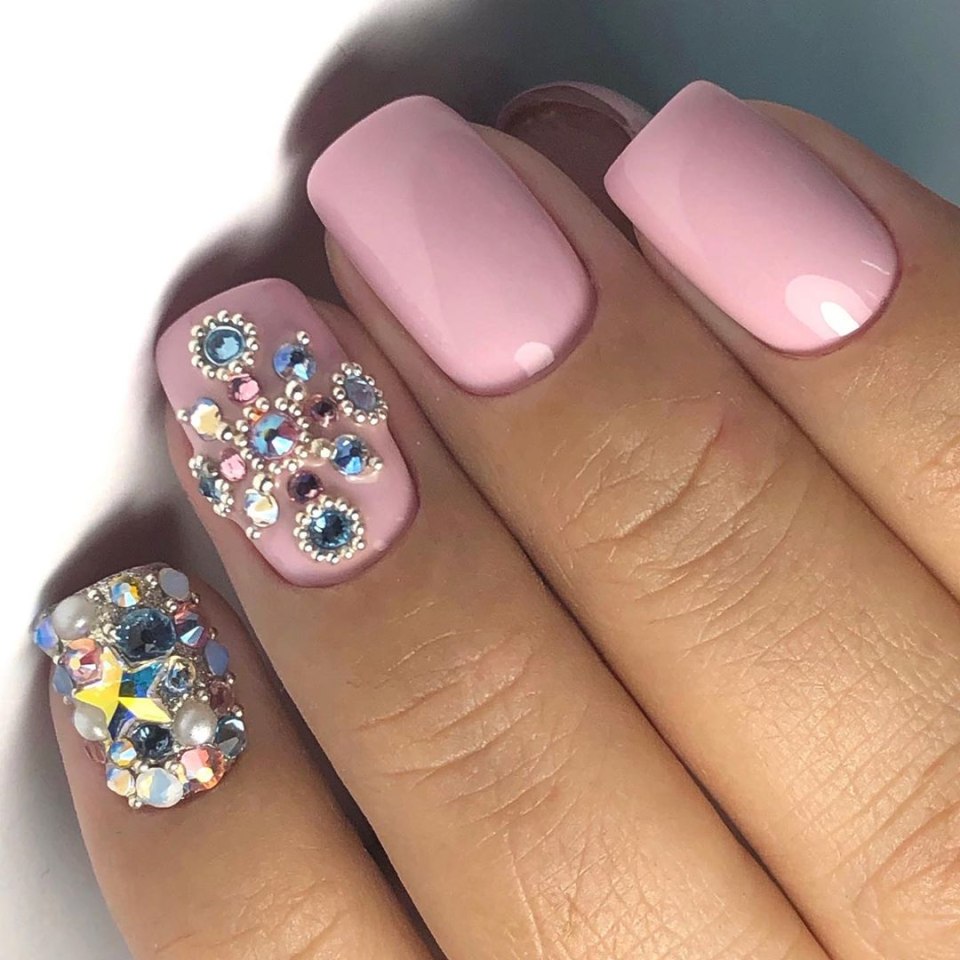 Красивый маникюр на короткие ногти