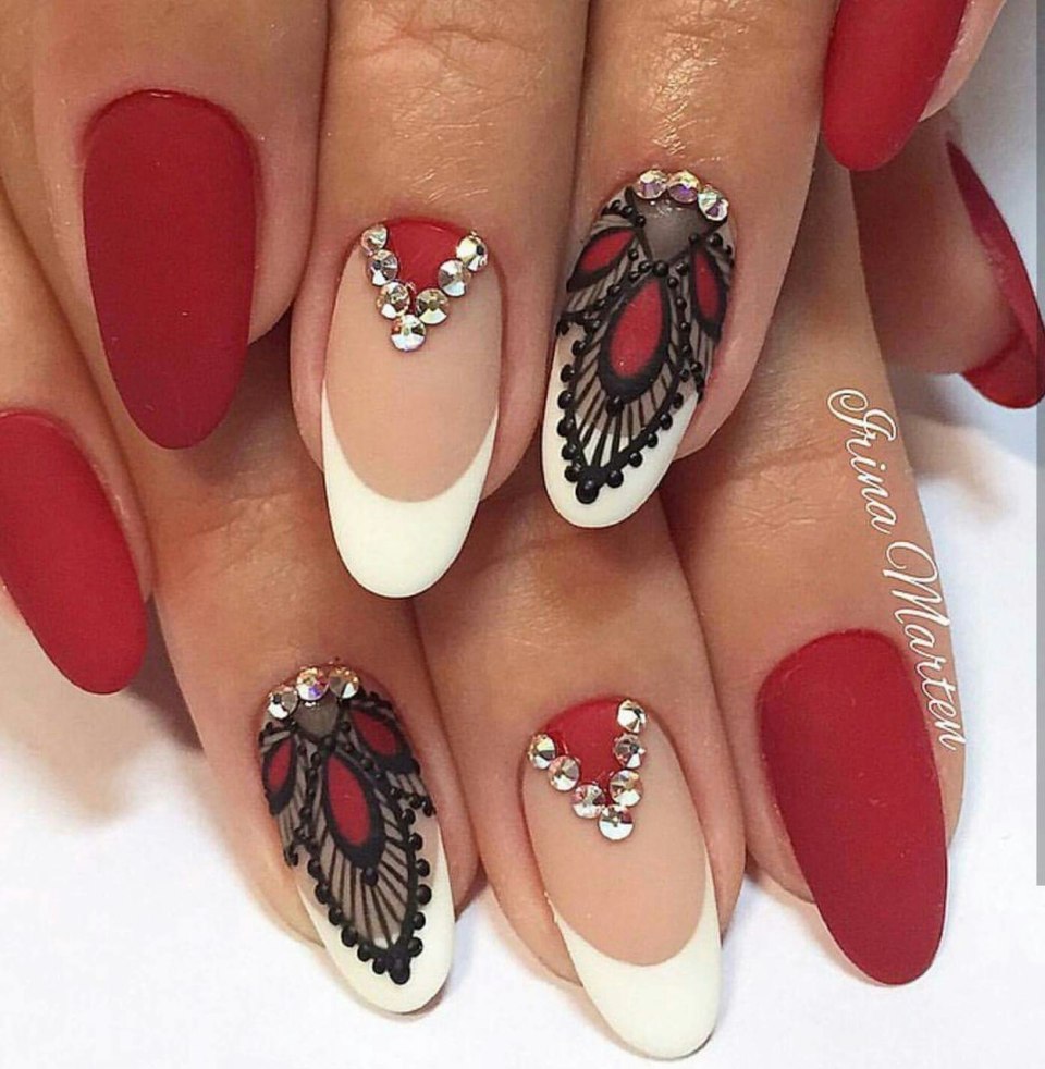 Маникюр красный шикарный