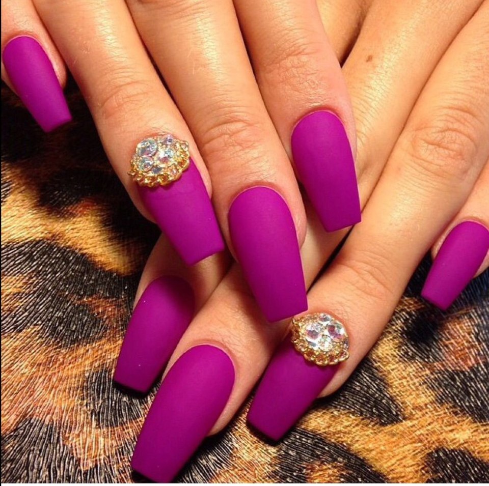 Ногти цвета фуксии