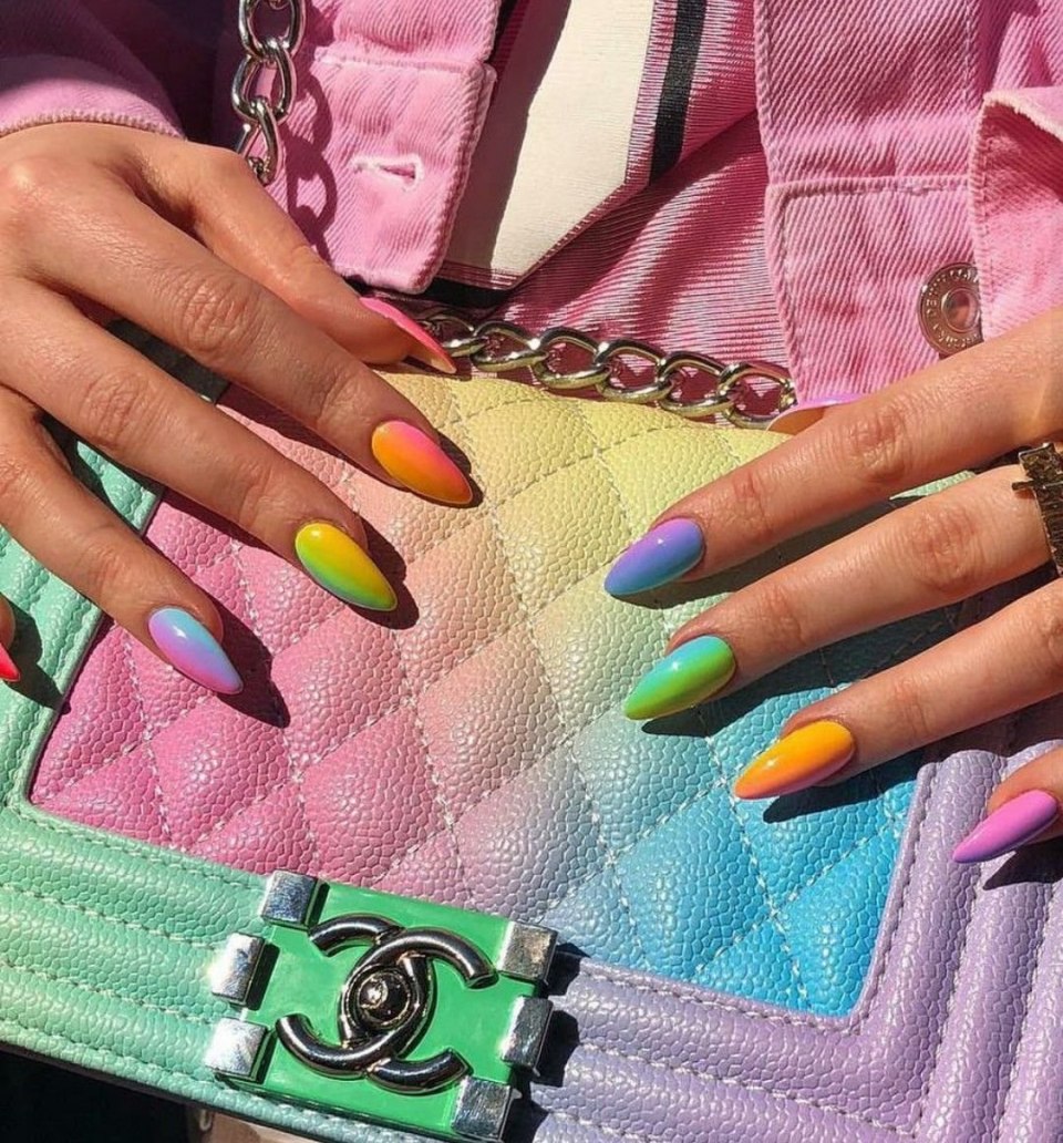 Яркие разноцветные ногти