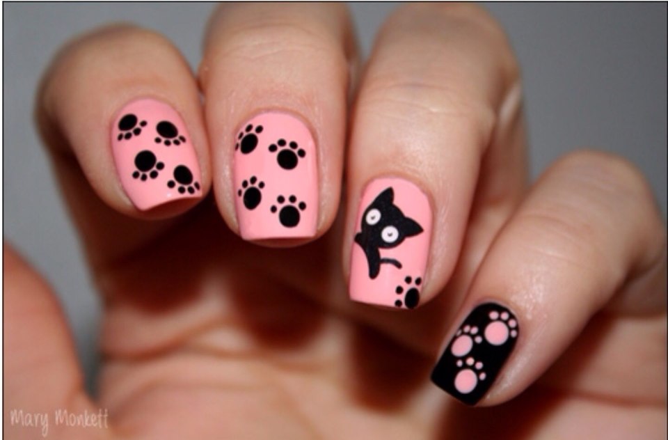 Маникюр на короткие с лапками