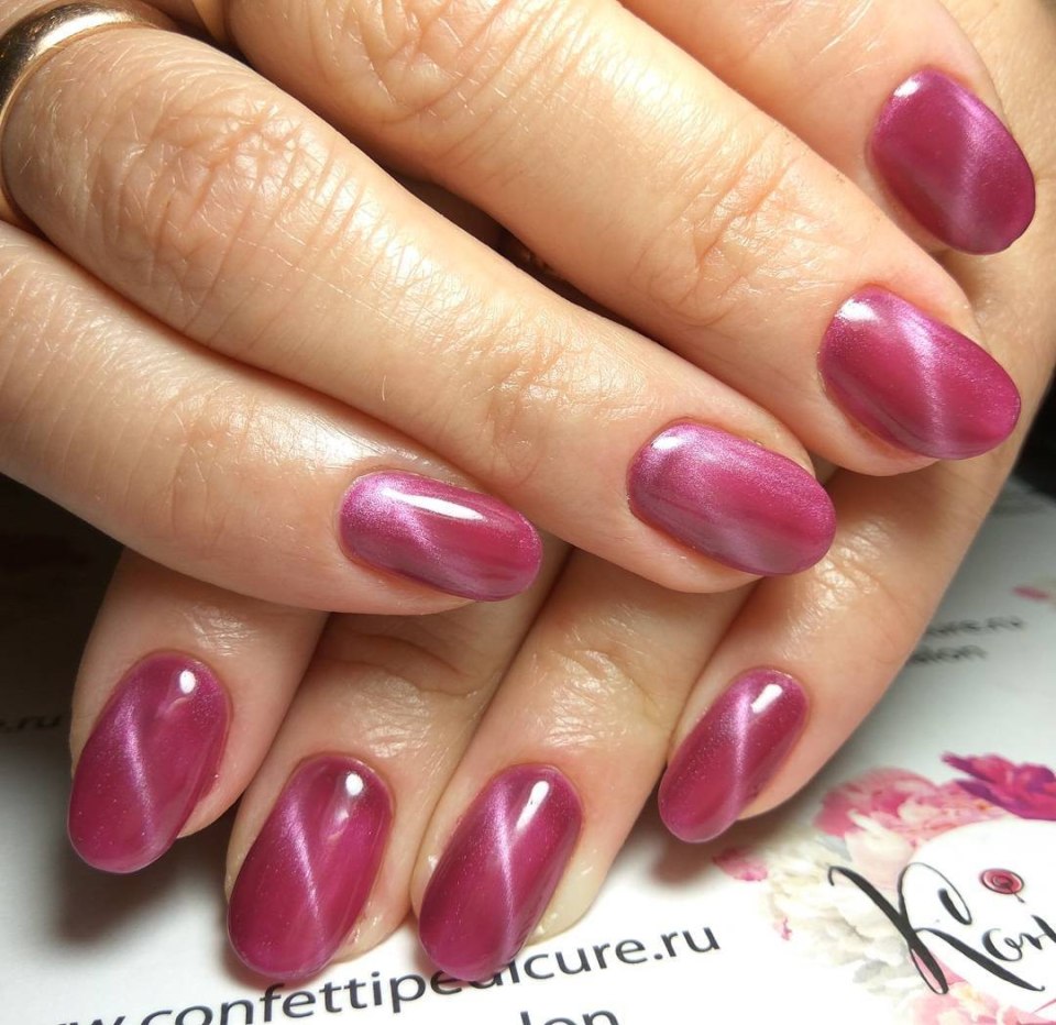 Маникюр кошачий глаз розовый