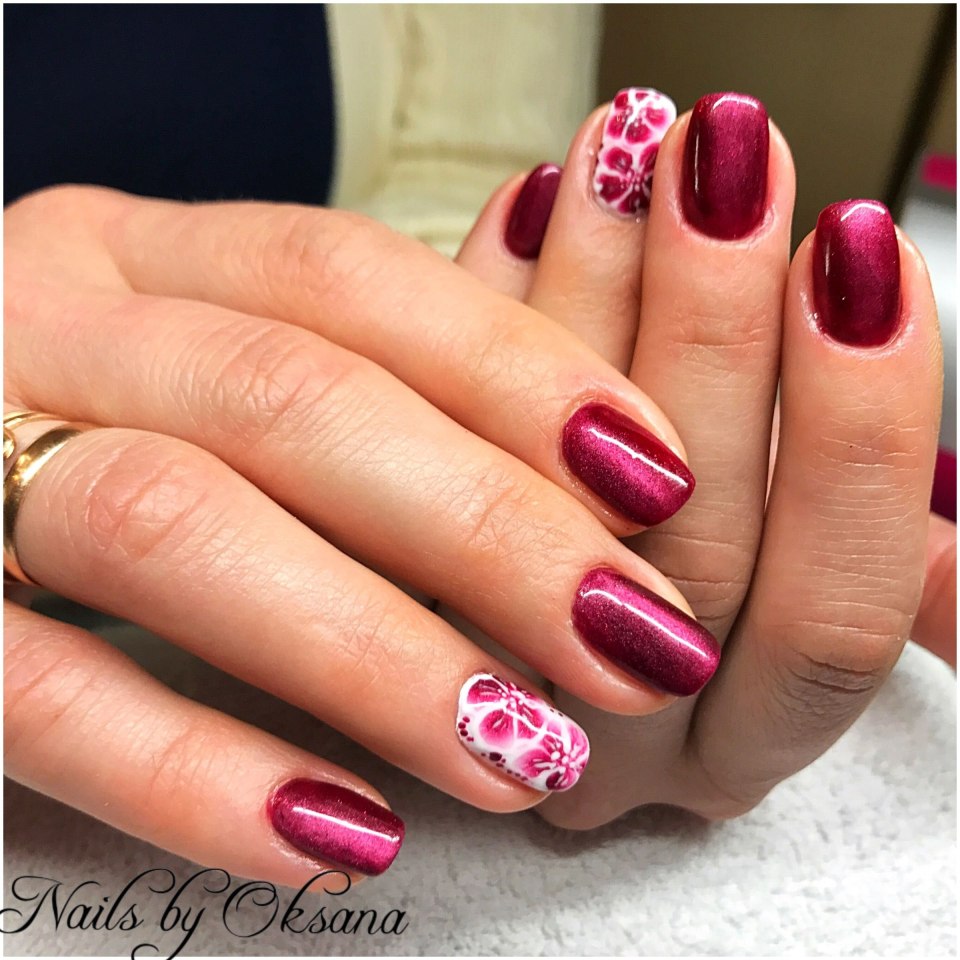 Маникюр в малиновых тонах