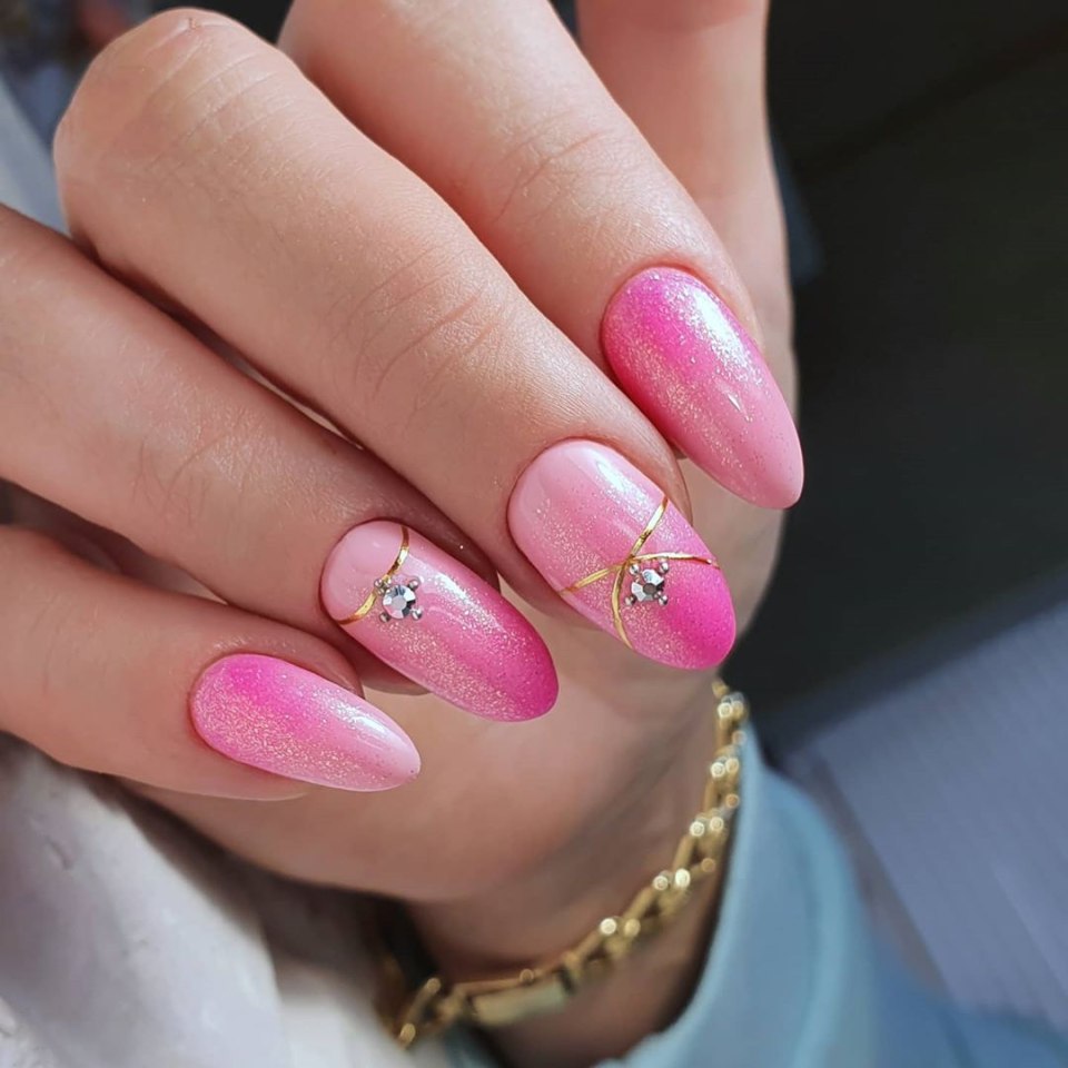 Красивый маникюр в розовых тонах