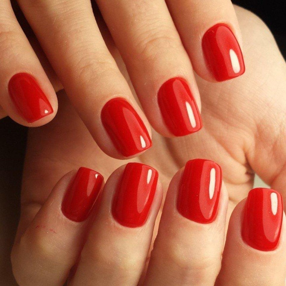 Красный маникюр