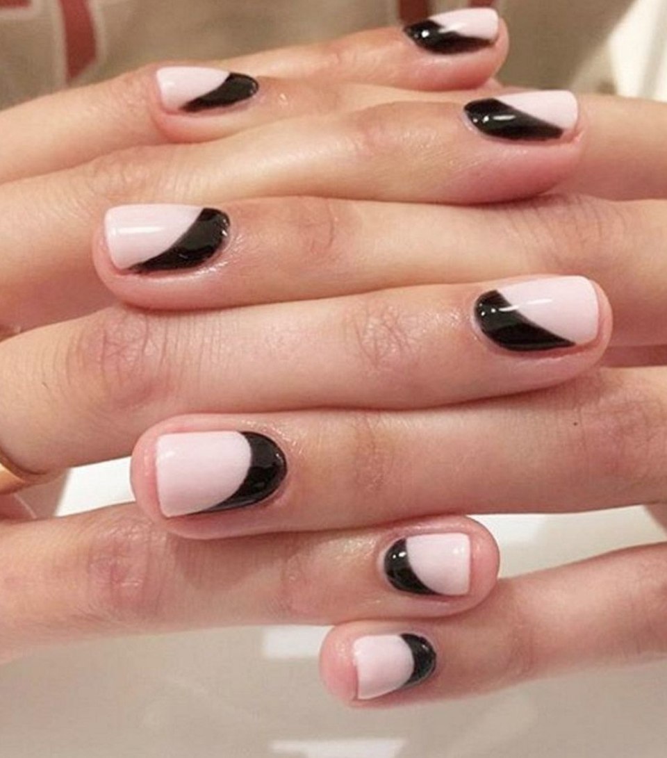 Маникюр с лунками на короткие ногтт