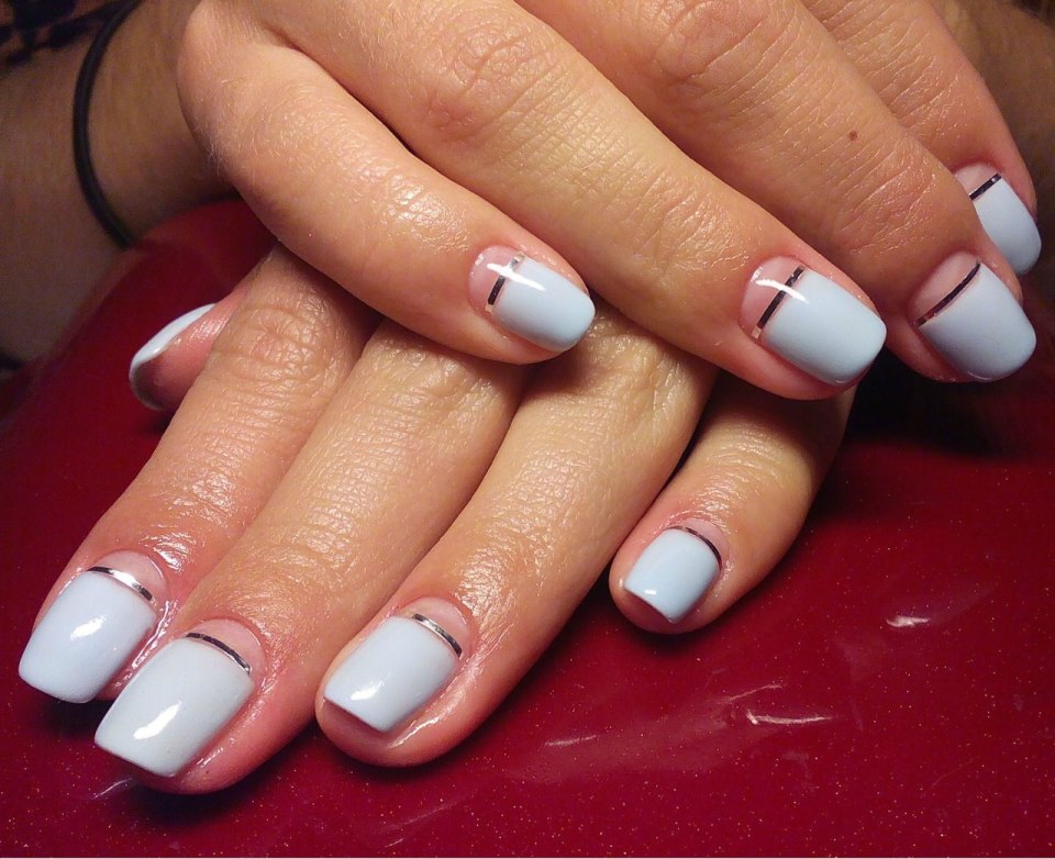 Маникюр с лунками