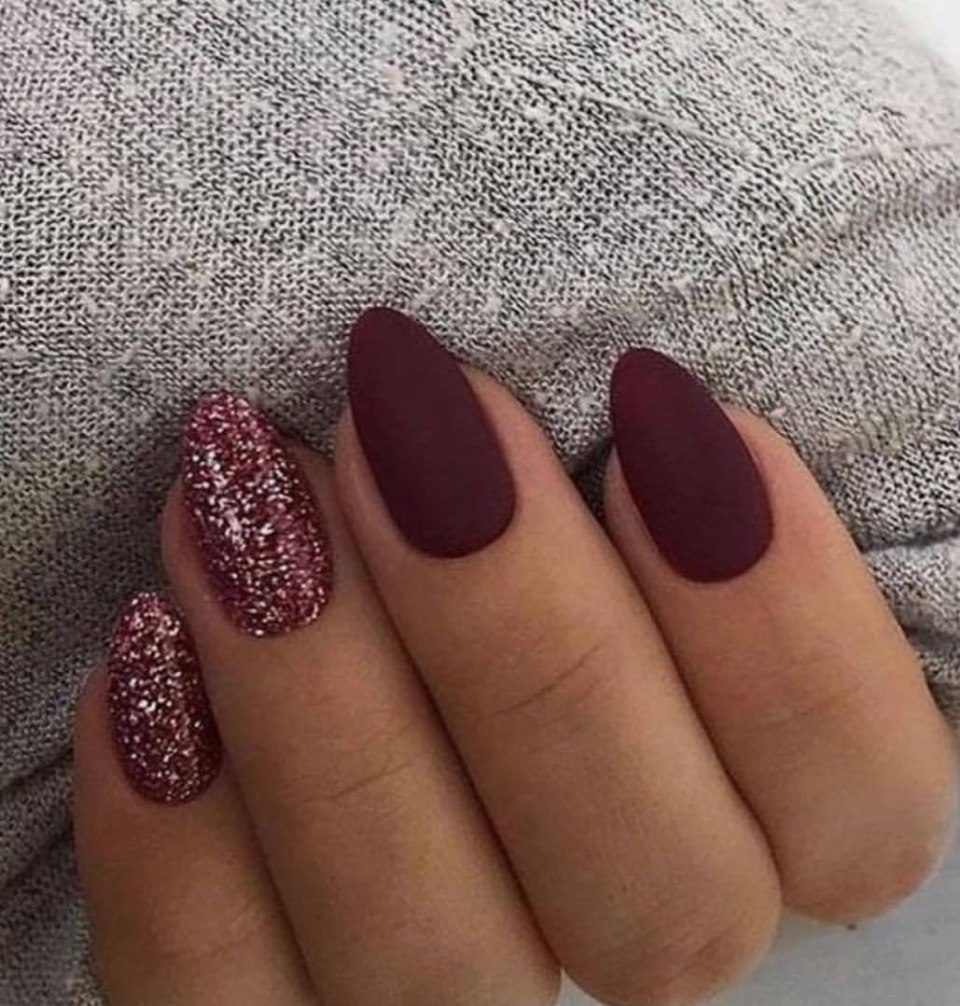Ногти розовые однотонные