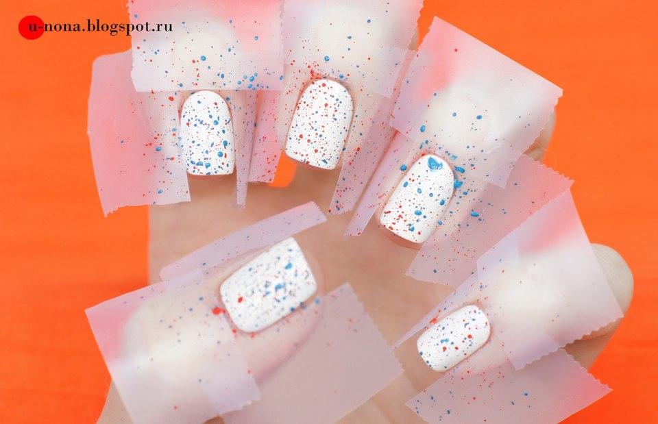 Маникюр с брызгами на ногтях