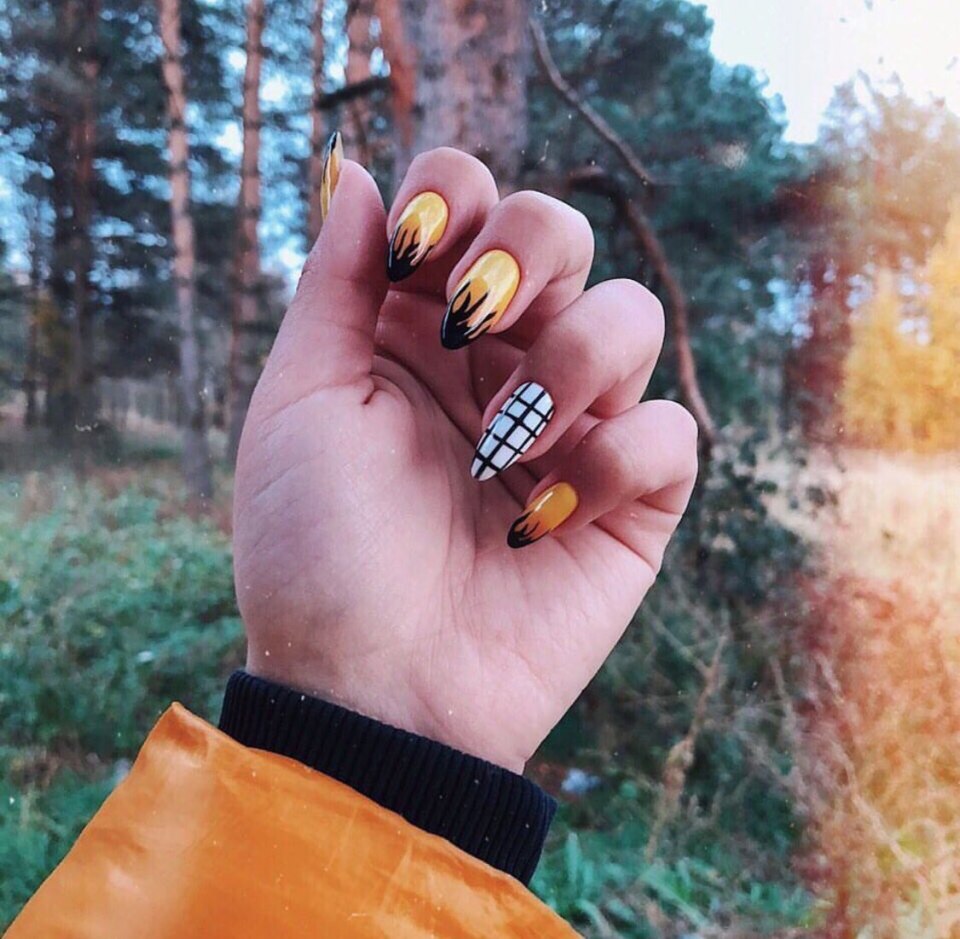Маникюр огонь на ногтях