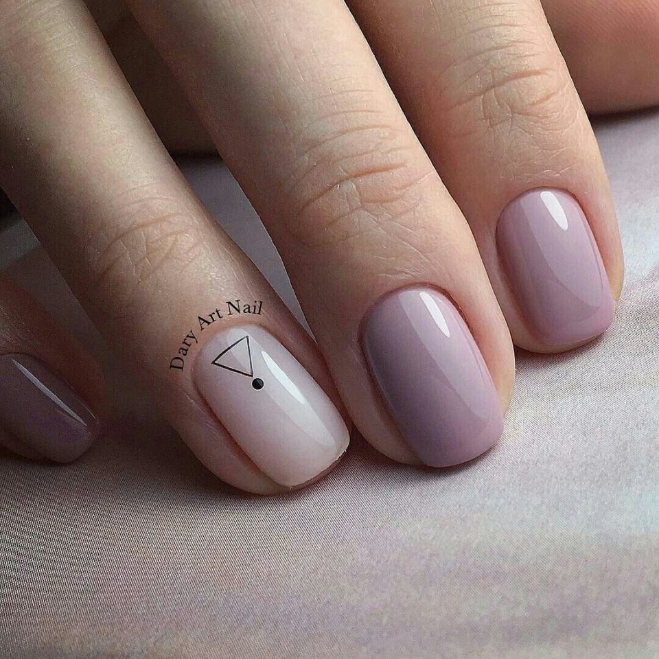 Спокойный маникюр