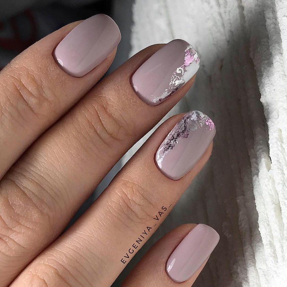 Нежный маникюр в пастельных тонах