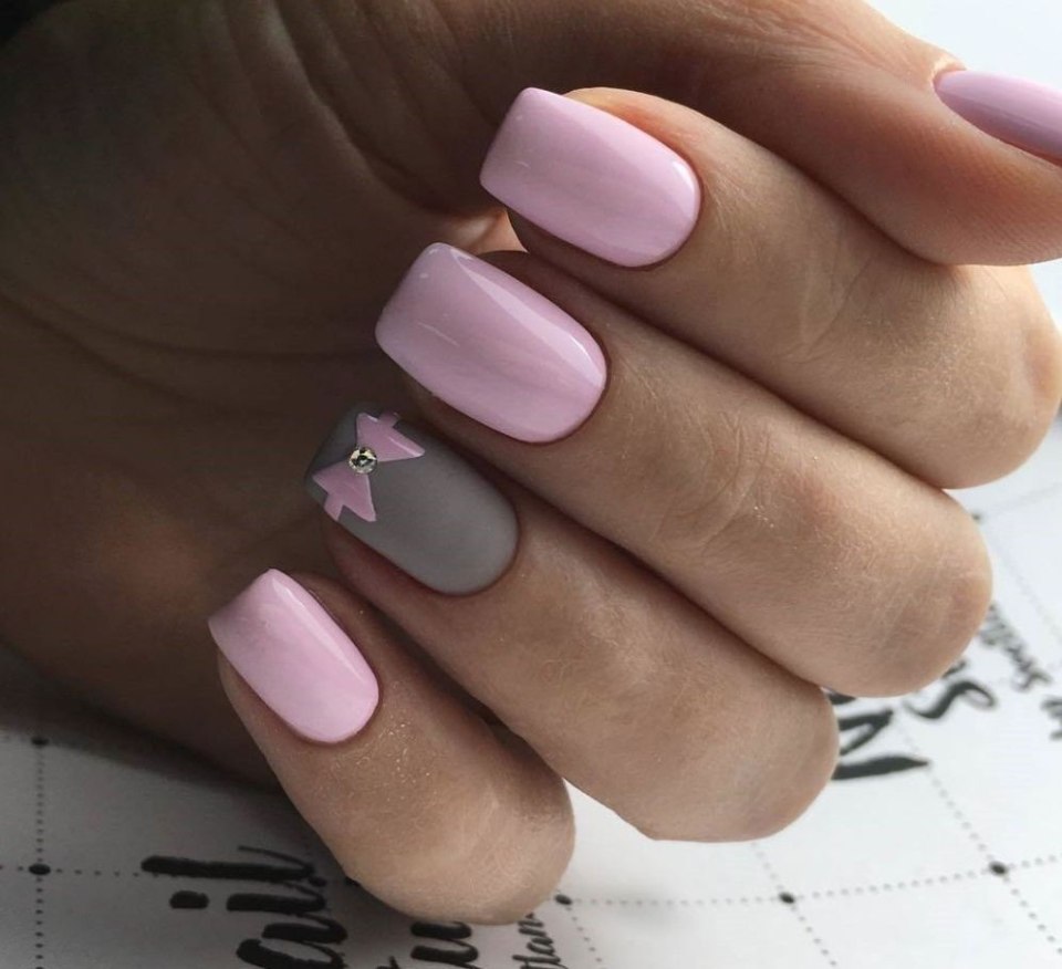 Нежно розовый маникюр