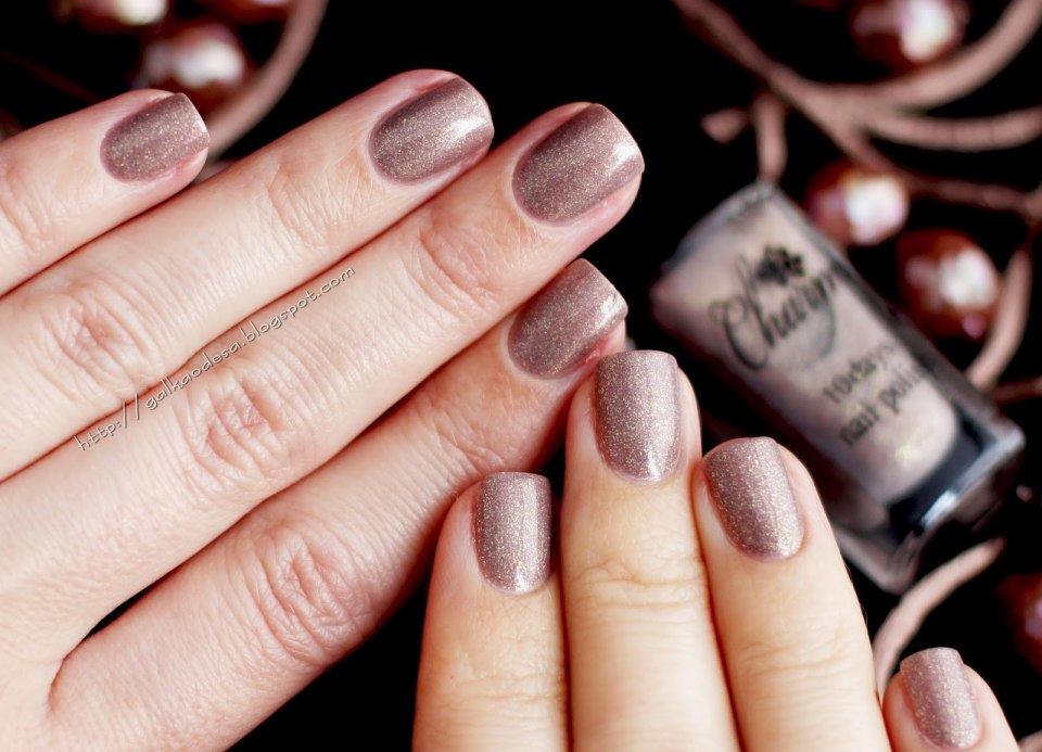 Маникюр в приглушенных тонах