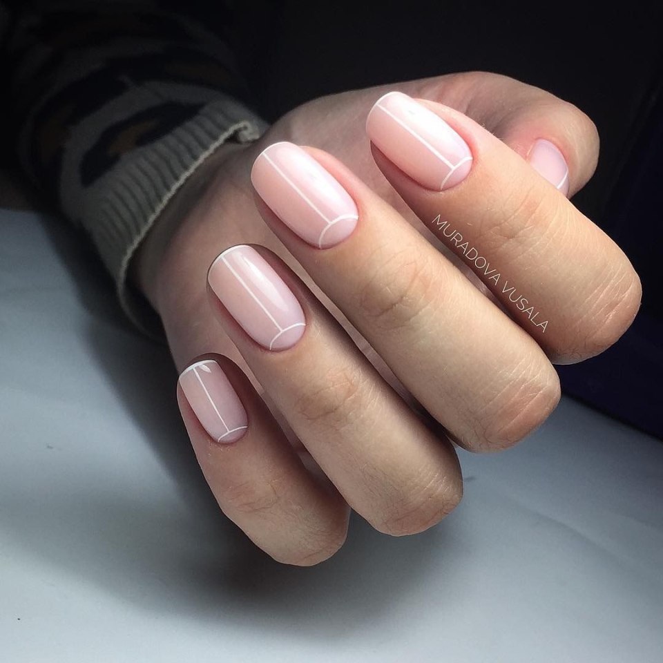 Строгий маникюр для офиса