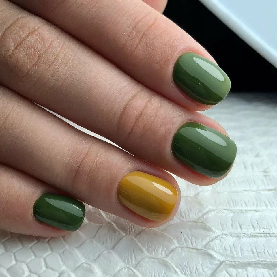 Зеленые ногти короткие