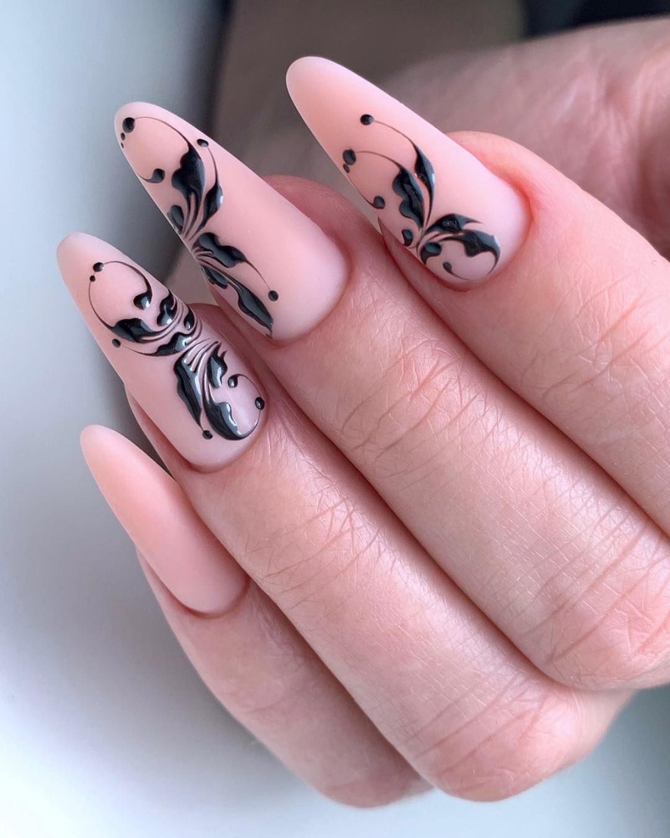 Маникюр с рисунком