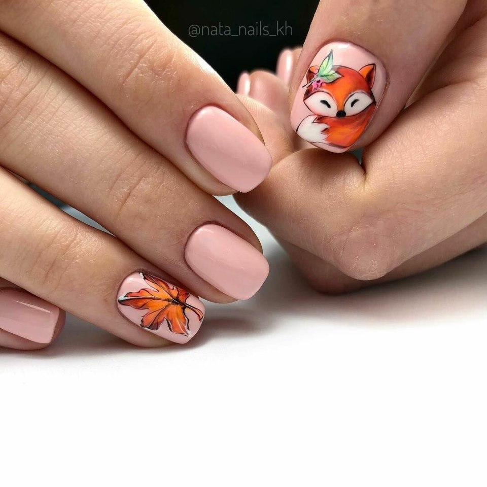 Маникюр с лисой