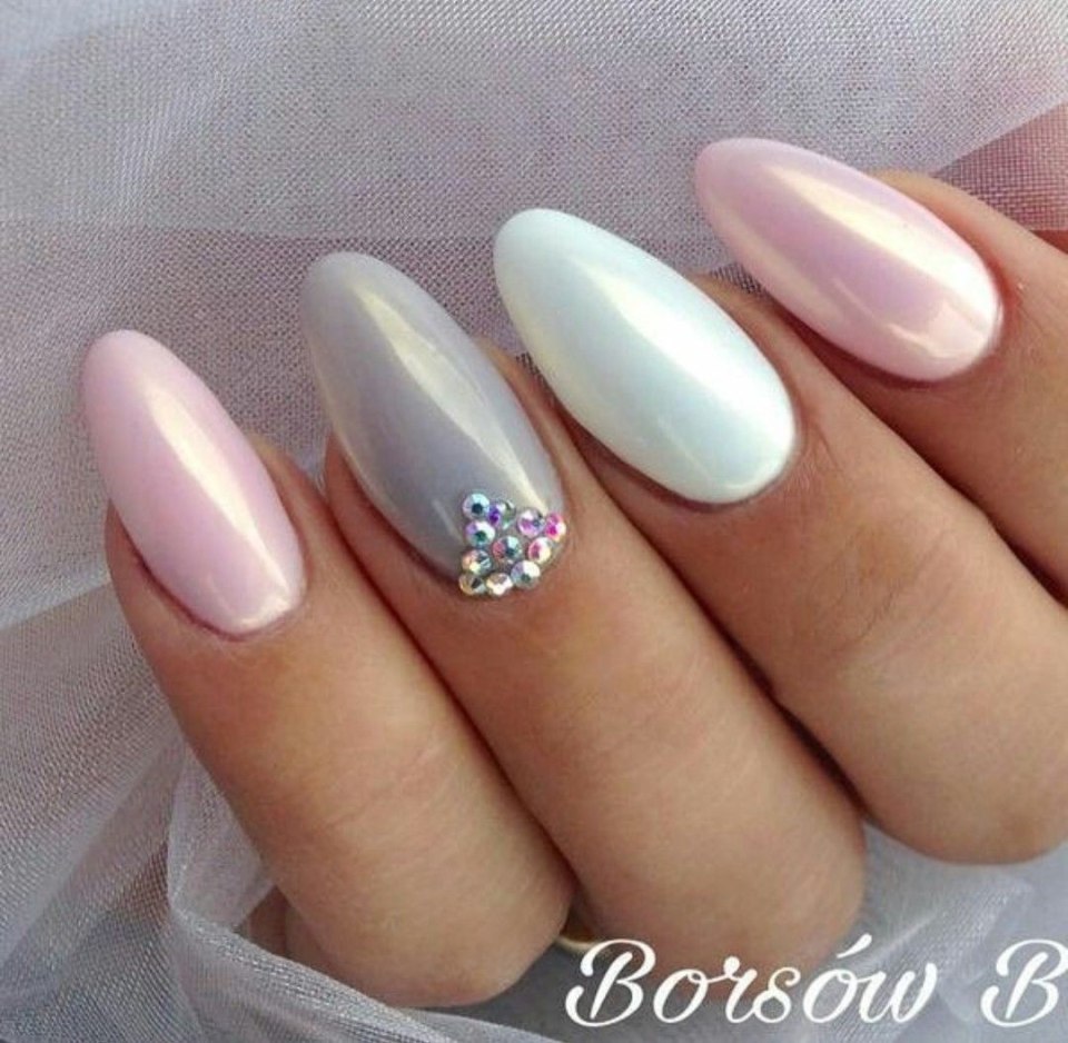 Маникюр розовый перламутр